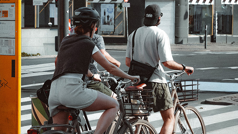 MEER FIETSERS OP DE WEG — ZO GA JE ERMEE OM